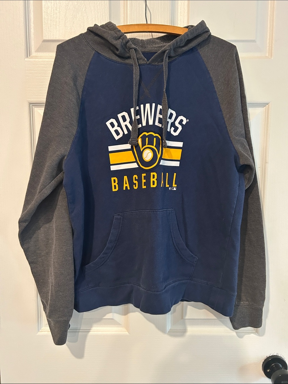 Men’s Milwaukee Brewers Hoodie.